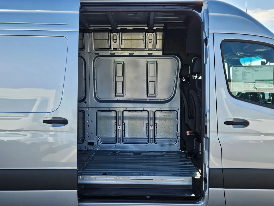 2025 Mercedes-Benz VS30 Sprinter - Image 2 of 12