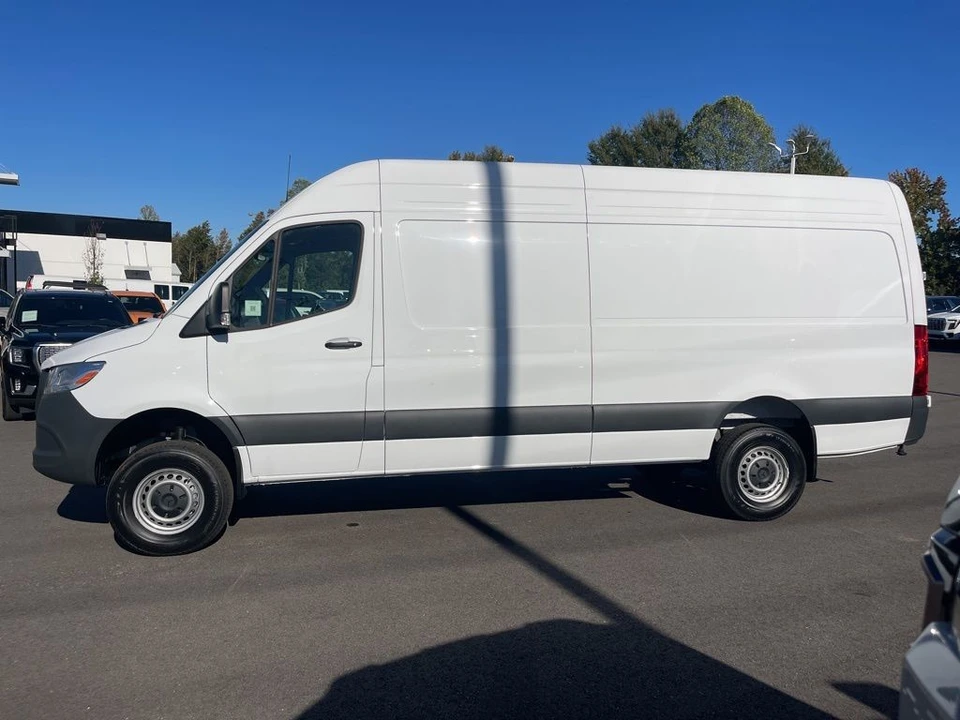 2025 Mercedes-Benz VS30 Sprinter - Image 2 of 12