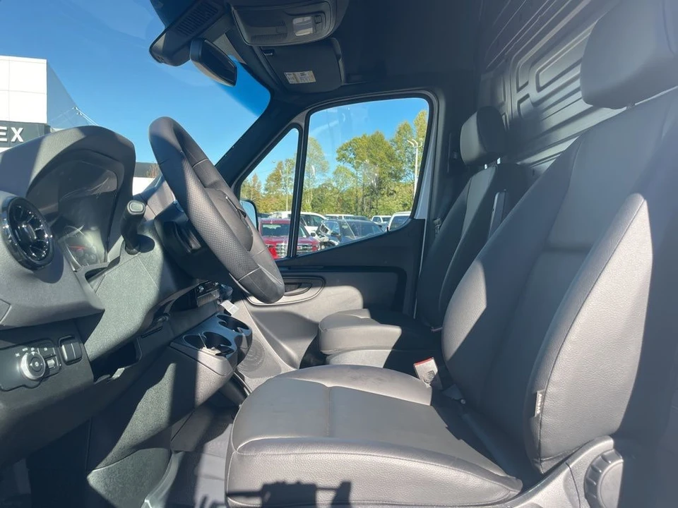2025 Mercedes-Benz VS30 Sprinter - Image 9 of 12
