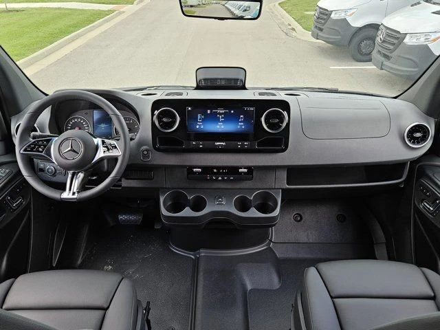 2025 Mercedes-Benz VS30 Sprinter - Image 11 of 12