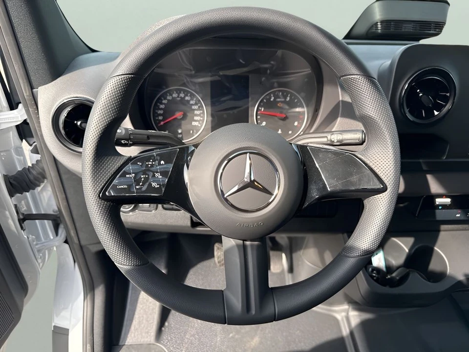 2025 Mercedes-Benz VS30 Sprinter - Image 10 of 12