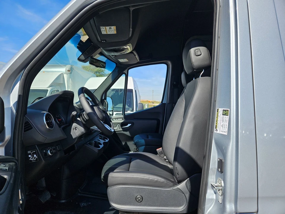 2025 Mercedes-Benz VS30 Sprinter - Image 11 of 12