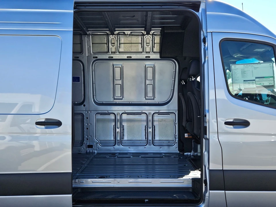 2025 Mercedes-Benz VS30 Sprinter - Image 2 of 12