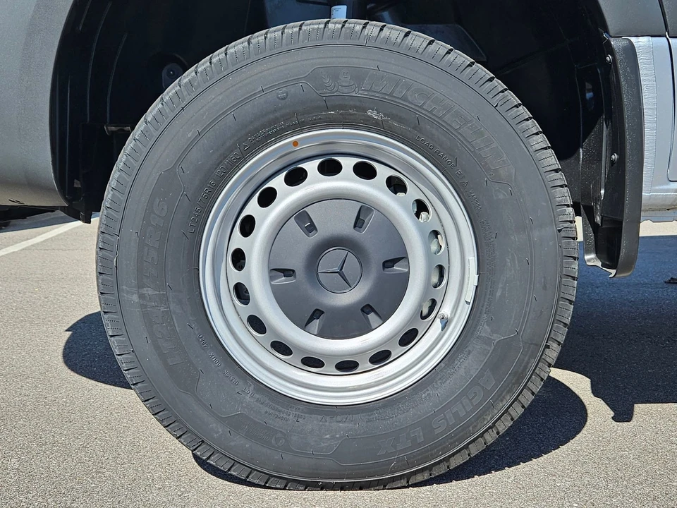 2025 Mercedes-Benz VS30 Sprinter - Image 9 of 12