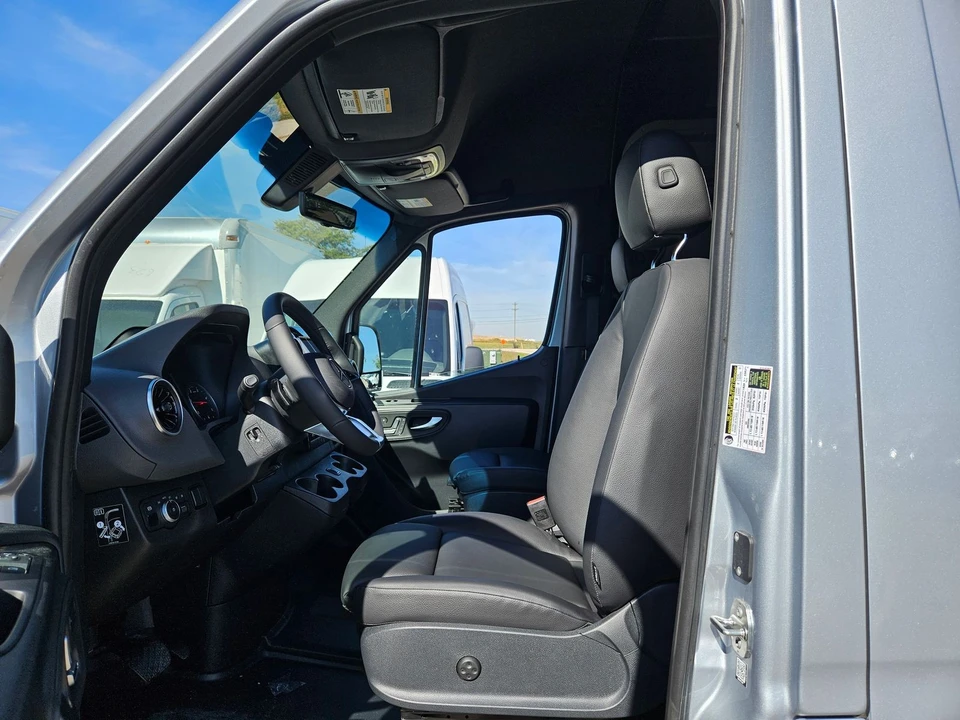 2025 Mercedes-Benz VS30 Sprinter - Image 11 of 12
