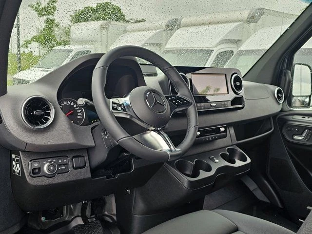 2025 Mercedes-Benz VS30 Sprinter - Image 11 of 12