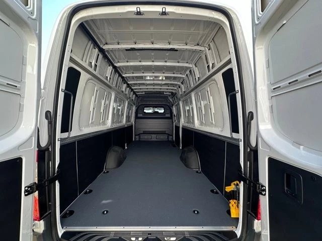 2025 Mercedes-Benz VS30 Sprinter - Image 9 of 12