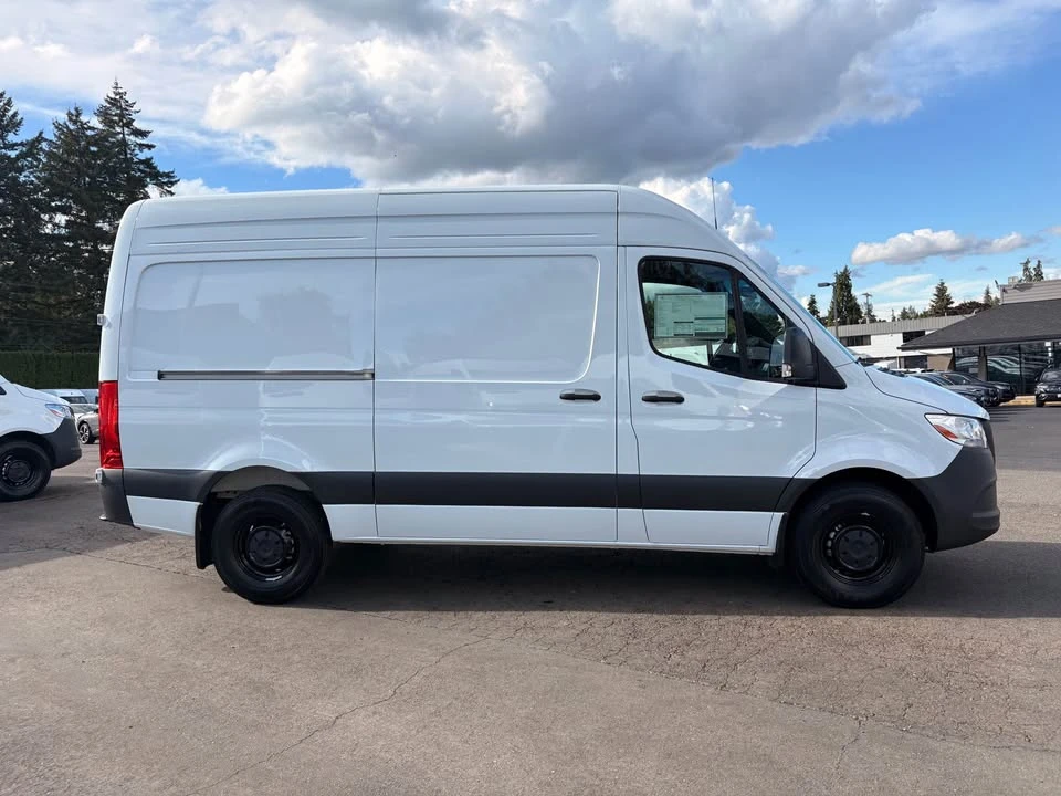 2025 Mercedes-Benz VS30 Sprinter - Image 2 of 10