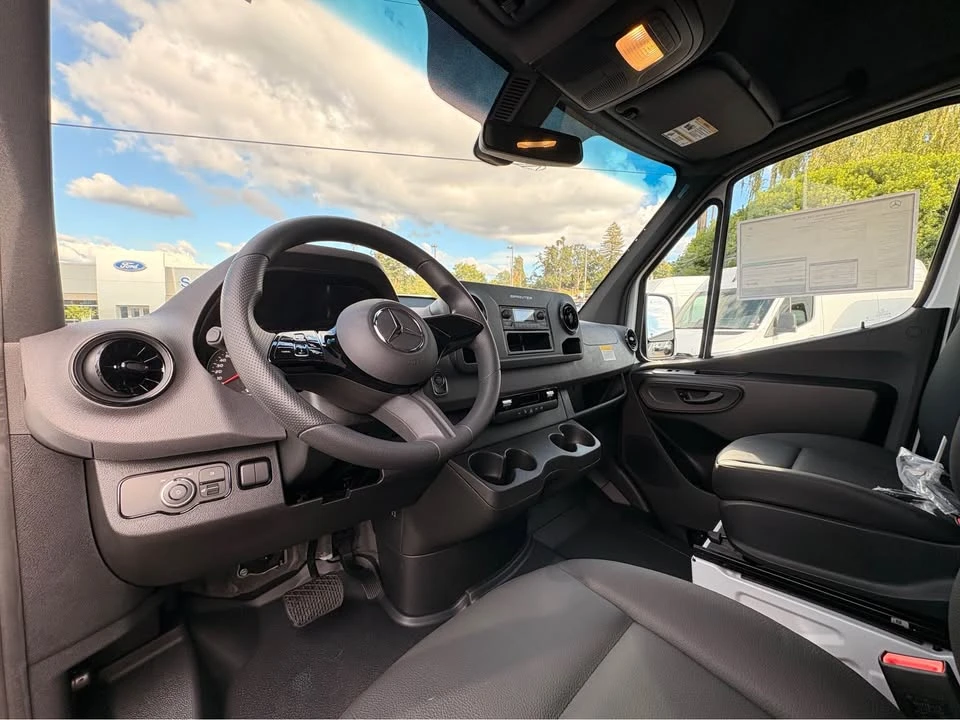 2025 Mercedes-Benz VS30 Sprinter - Image 6 of 10
