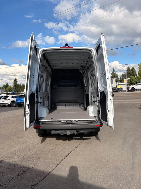 2025 Mercedes-Benz VS30 Sprinter - Image 5 of 10