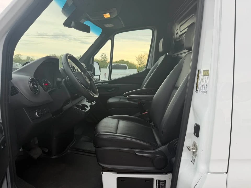 2025 Mercedes-Benz VS30 Sprinter - Image 10 of 20