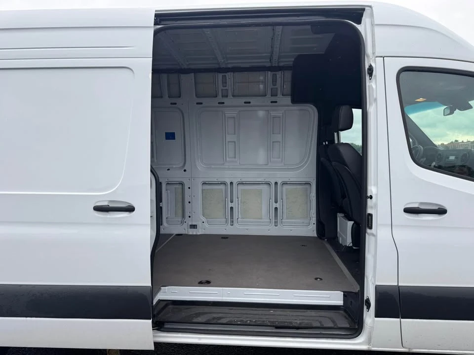 2025 Mercedes-Benz VS30 Sprinter - Image 9 of 18