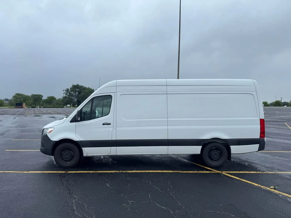 2025 Mercedes-Benz VS30 Sprinter - Image 2 of 18