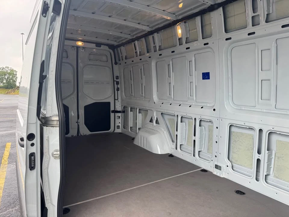 2025 Mercedes-Benz VS30 Sprinter - Image 10 of 18