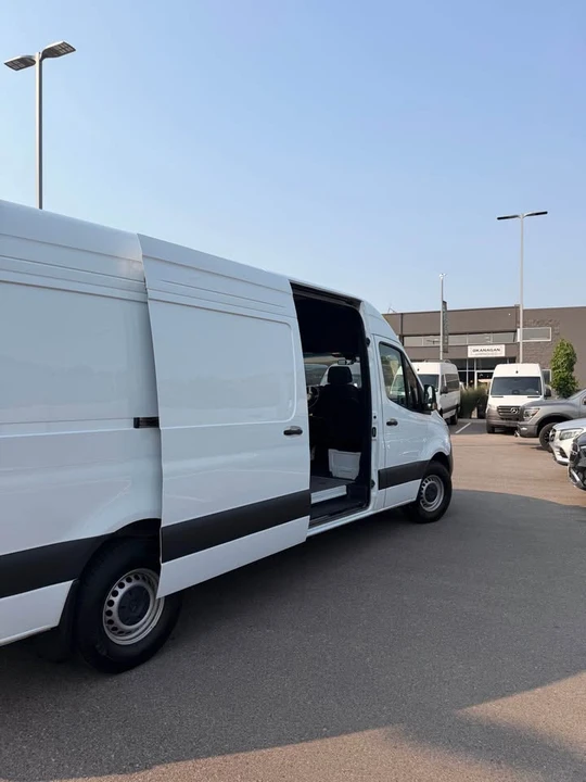 2025 Mercedes-Benz VS30 Sprinter - Image 8 of 15