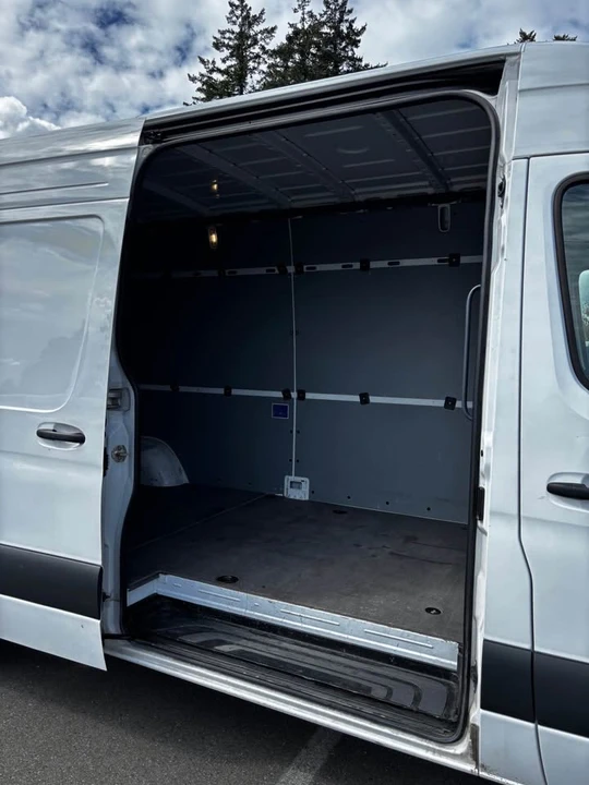 2025 Mercedes-Benz VS30 Sprinter - Image 9 of 17