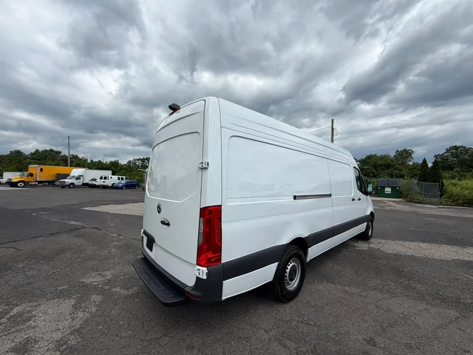 2025 Mercedes-Benz VS30 Sprinter - Image 10 of 16