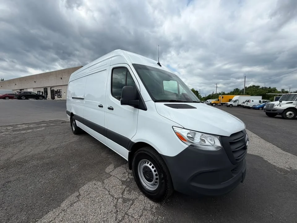 2025 Mercedes-Benz VS30 Sprinter - Image 2 of 16