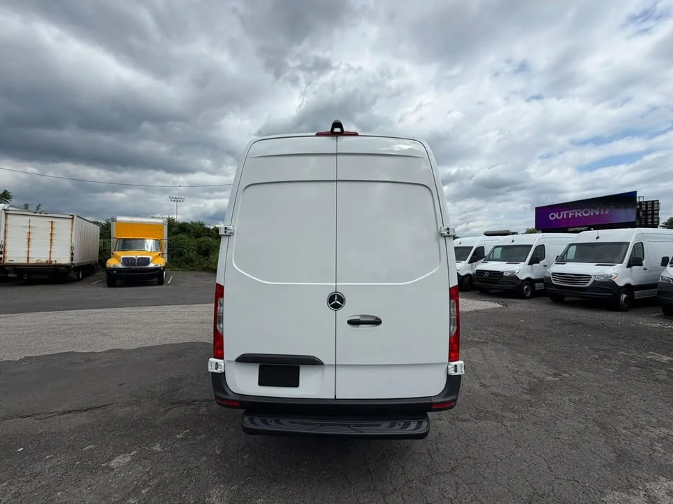 2025 Mercedes-Benz VS30 Sprinter - Image 9 of 16