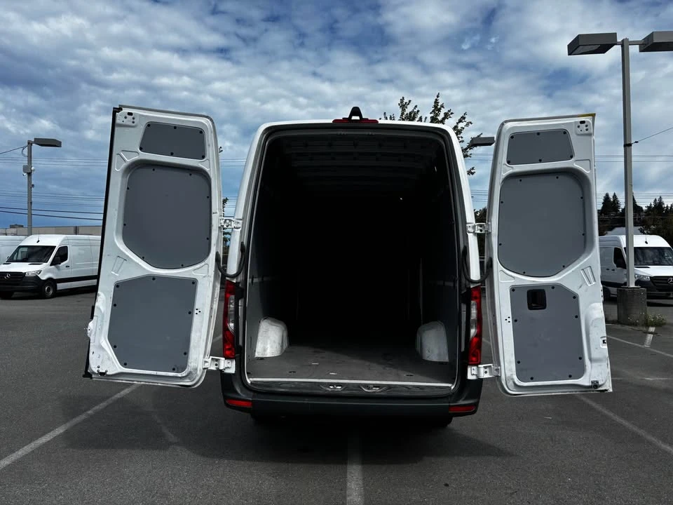2025 Mercedes-Benz VS30 Sprinter - Image 8 of 17