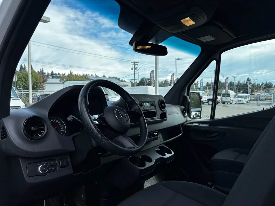 2025 Mercedes-Benz VS30 Sprinter - Image 12 of 17