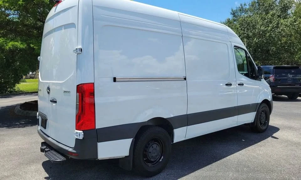 2025 Mercedes-Benz VS30 Sprinter - Image 5 of 9