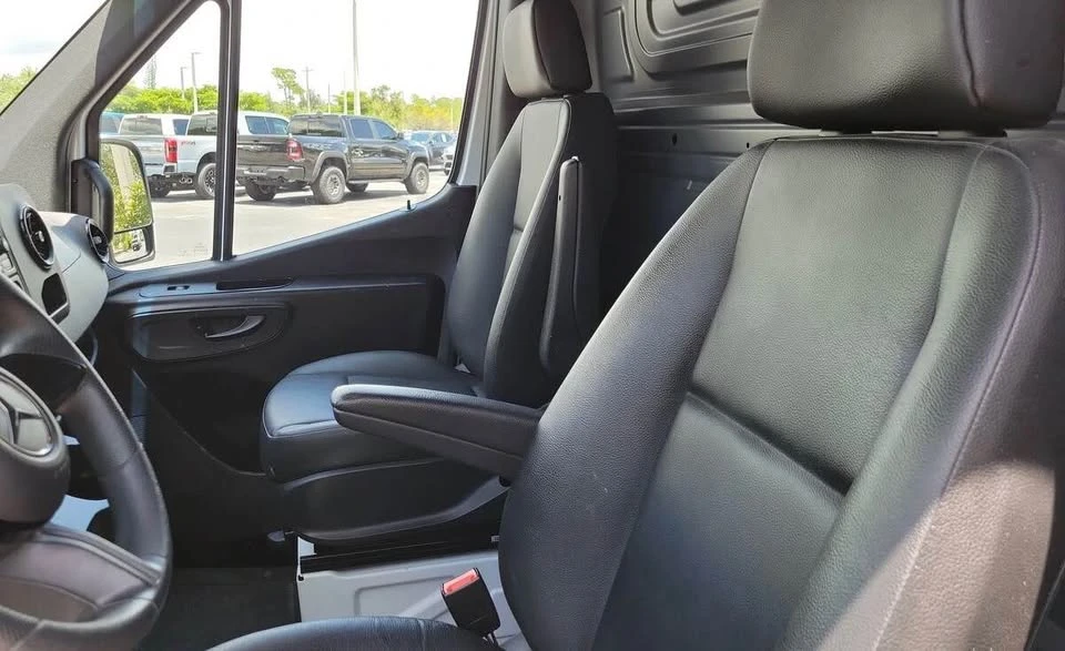 2025 Mercedes-Benz VS30 Sprinter - Image 8 of 9