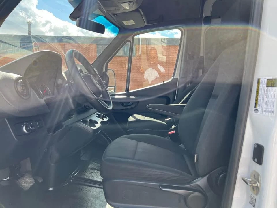 2025 Mercedes-Benz VS30 Sprinter - Image 12 of 18