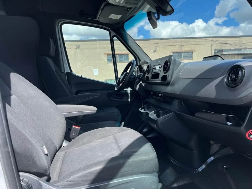 2025 Mercedes-Benz VS30 Sprinter - Image 13 of 18