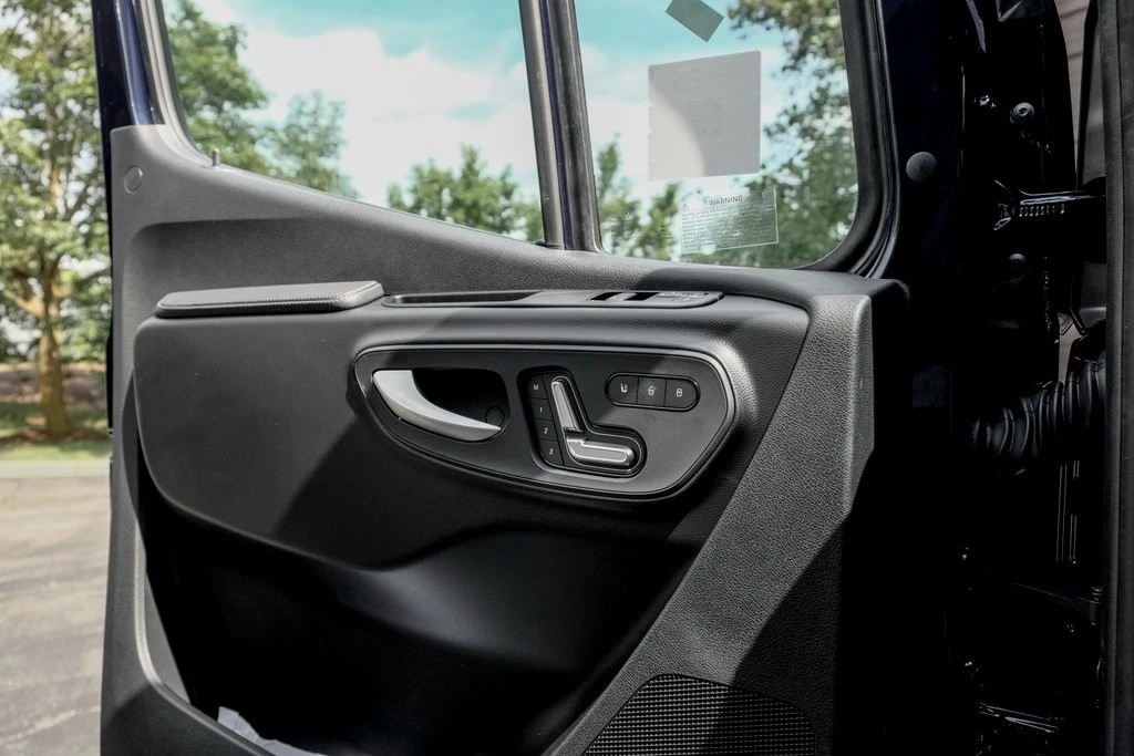 2025 Mercedes-Benz VS30 Sprinter - Image 13 of 21