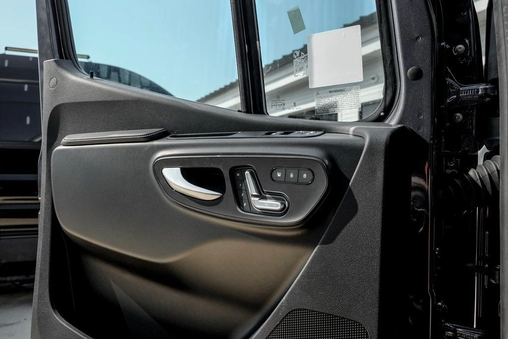 2025 Mercedes-Benz VS30 Sprinter - Image 13 of 21