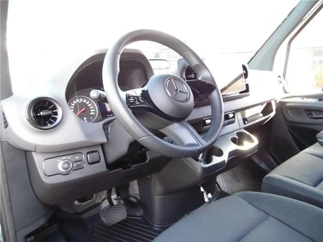 2025 Mercedes-Benz VS30 Sprinter - Image 18 of 21