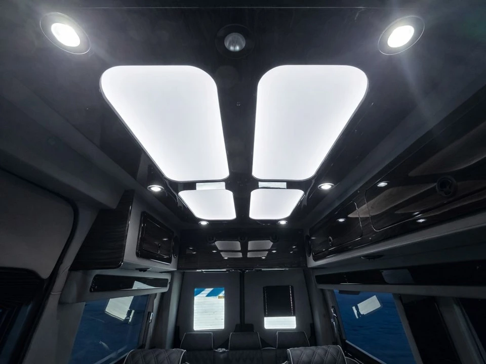 2025 Mercedes-Benz VS30 Sprinter - Image 9 of 21