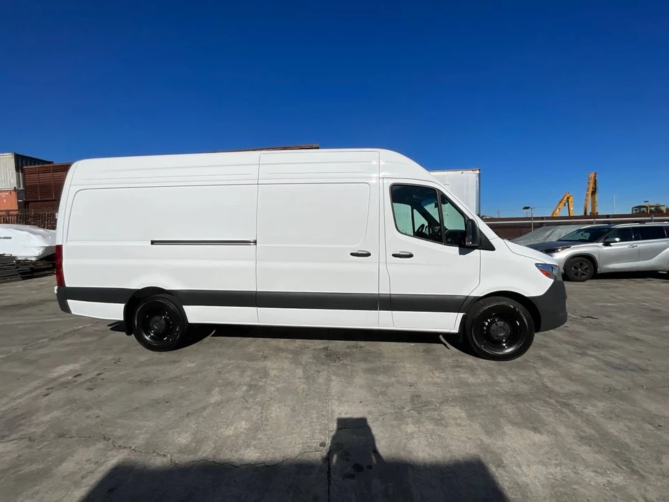 2025 Mercedes-Benz VS30 Sprinter - Image 2 of 5