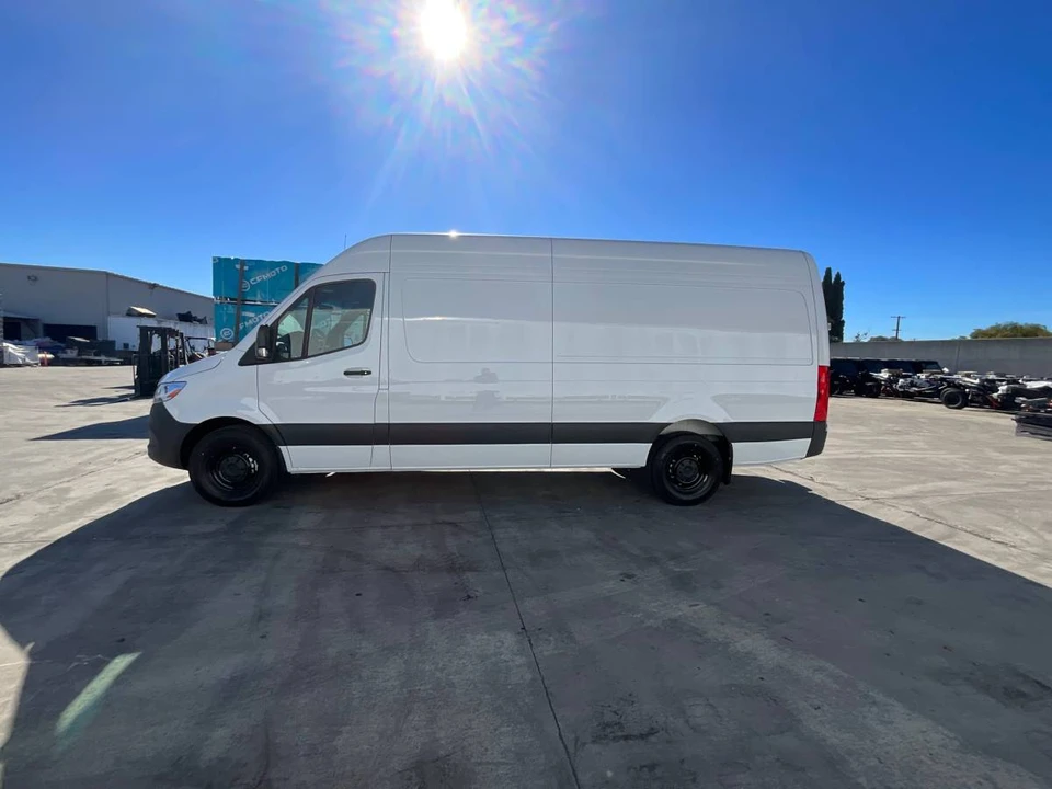 2025 Mercedes-Benz VS30 Sprinter - Image 4 of 5