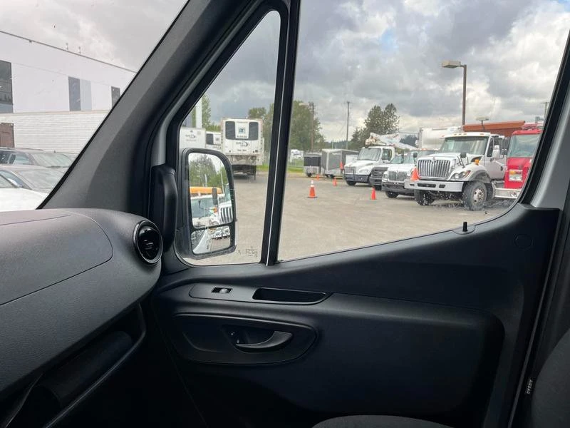 2025 Mercedes-Benz VS30 Sprinter - Image 16 of 20