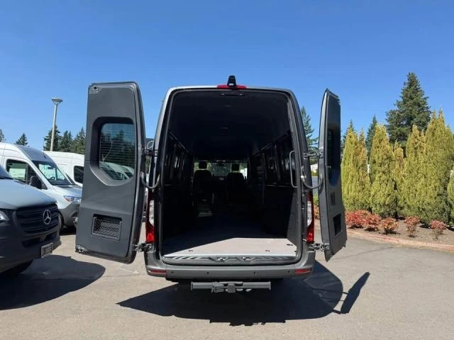 2025 Mercedes-Benz VS30 Sprinter - Image 5 of 11