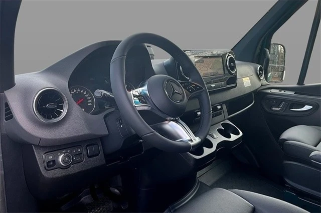 2025 Mercedes-Benz VS30 Sprinter - Image 8 of 18