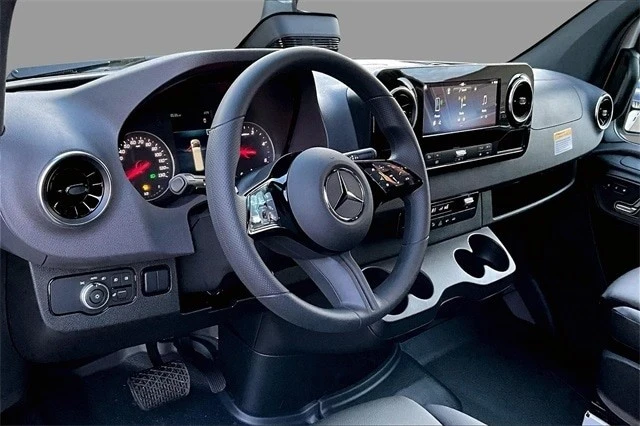 2025 Mercedes-Benz VS30 Sprinter - Image 8 of 12