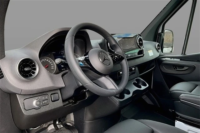2025 Mercedes-Benz VS30 Sprinter - Image 8 of 12