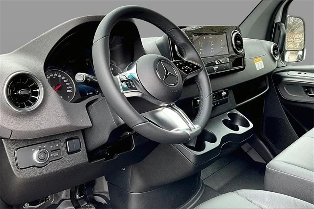 2025 Mercedes-Benz VS30 Sprinter - Image 8 of 18