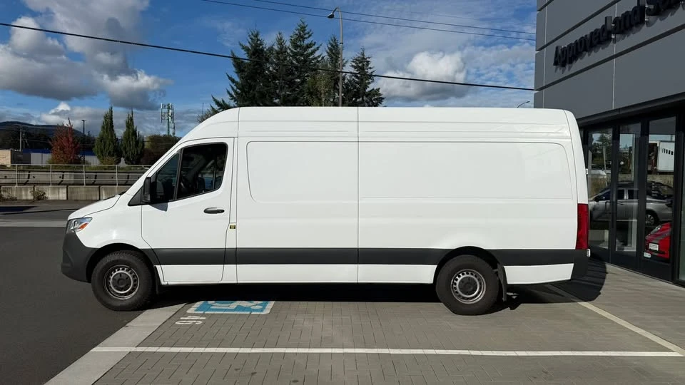 2025 Mercedes-Benz VS30 Sprinter - Image 3 of 5