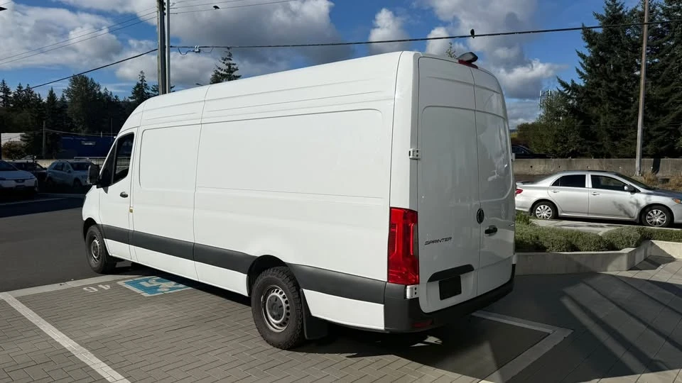 2025 Mercedes-Benz VS30 Sprinter - Image 4 of 5