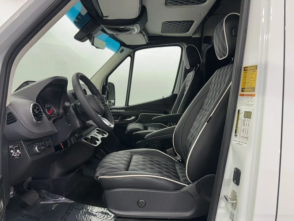 2025 Mercedes-Benz VS30 Sprinter - Image 8 of 21