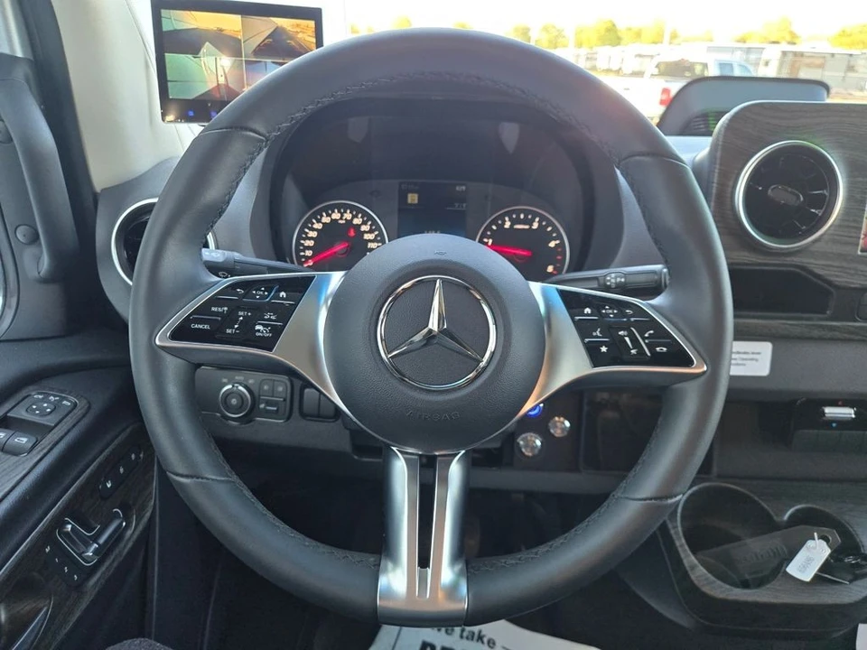 2025 Mercedes-Benz VS30 Sprinter - Image 3 of 21