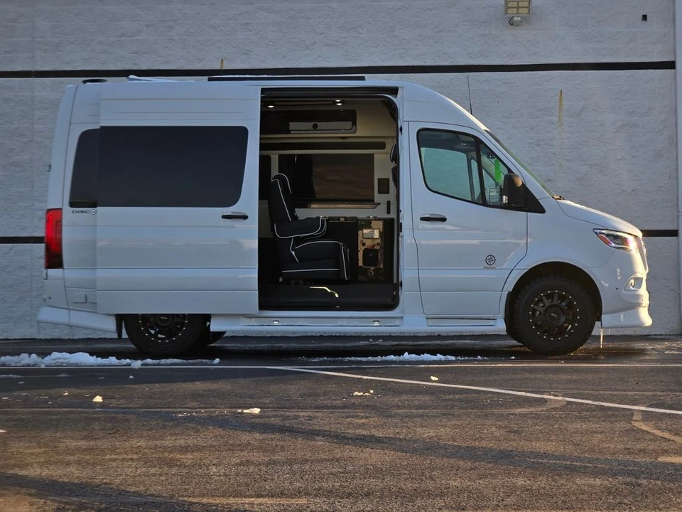 2025 Mercedes-Benz VS30 Sprinter - Image 8 of 21