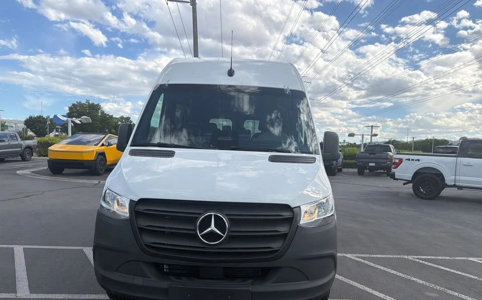 2025 Mercedes-Benz VS30 Sprinter - Image 8 of 10