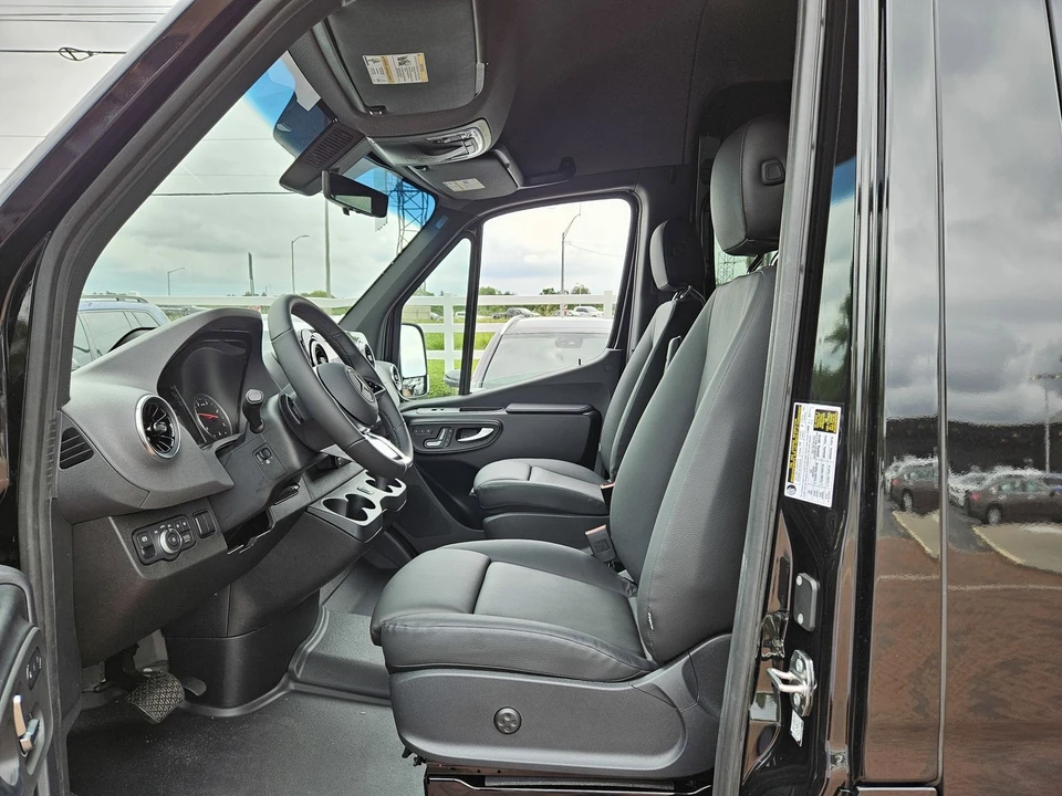 2025 Mercedes-Benz VS30 Sprinter - Image 11 of 12