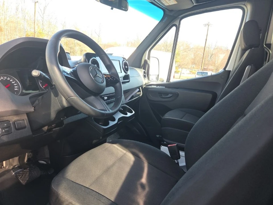 2025 Mercedes-Benz VS30 Sprinter - Image 3 of 5