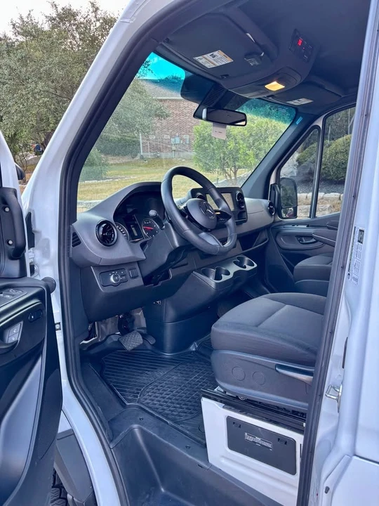 2025 Mercedes-Benz VS30 Sprinter - Image 6 of 14
